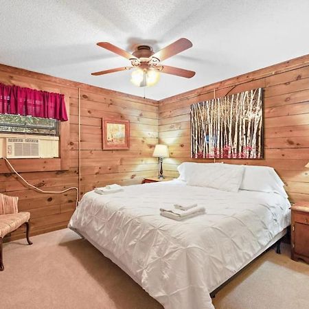Classic Log Cabin With Fireplace On Quiet River Blowing Rock Dış mekan fotoğraf